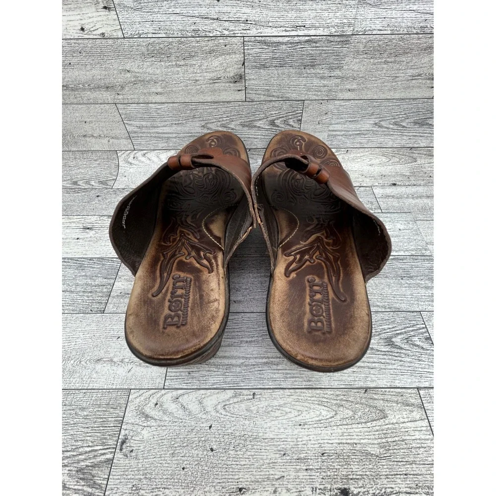 Born Brown Leather Tooled Footbed Thong Wedge Sandals B89626 Women Sz US8 EU39